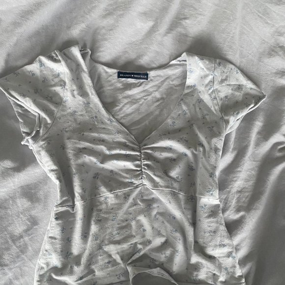 Brandy Melville Women's White and Blue Crop-top - Picture 1 of 2